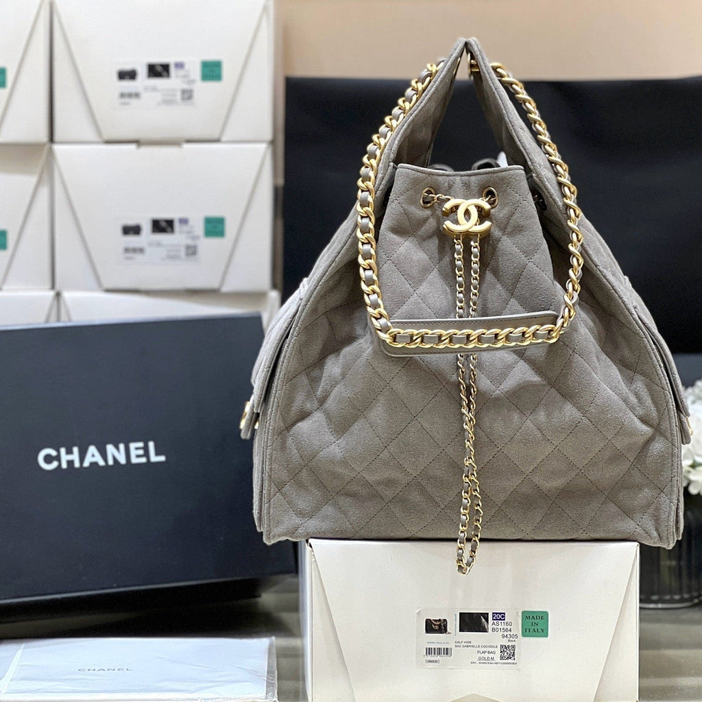CHANEL 25 HANDBAG IN GRAY 40 SUEDE CALFSKIN GOLD HARDWARE
